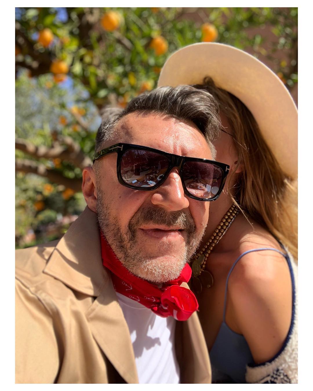 Сергей Шнуров в солнцезащитных очках с женой Ольгой Абрамовой на отдыхе в Марокко, Марракеш. Портрет, 2019 год