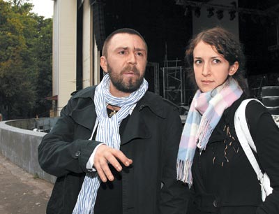 Сергей Шнуров и его гражданская жена Елена Мозговая (Матильда Шнурова) вместе уже два года
