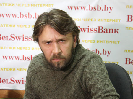 Сергей Шнуров хмурый, группа Рубль. 2009 год, портрет
