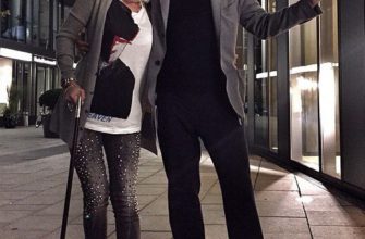 Сергей Шнуров и Лера Кудрявцева со сломанной ногой. 2014 год, Германия, Мюнхен