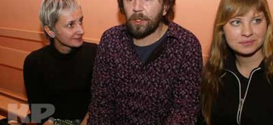 Сергей Шнуров с девушками. Группа Ленинград 2008 год