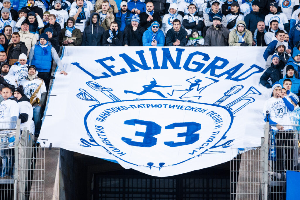 Сергей Шнуров и группа «Ленинград» поддержали «Зенит» в матче Лиги чемпионов против «Лиона».