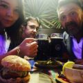 Сергей Шнуров пьёт пиво в баре со своими детьми