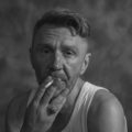 Сергей Шнуров с сигаретой курит 2018 год