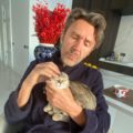 Сергей Шнуров и котик. Портрет с котом, 2019 год