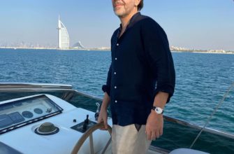 Сергей Шнуров на отдыхе в Дубае в солнцезащитных очках. Ноябрь 2020 года