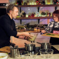 Сергей Шнуров и Эльвира Набиуллина готовят салат оливье в новогоднем эфире RTVi