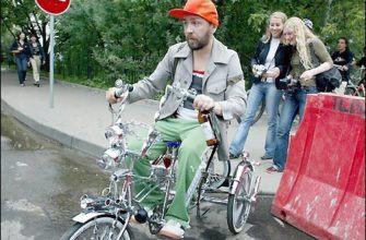 Сергей Шнуров на велосипеде. 2003 год