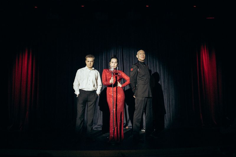 Саундтрек к сериалу Суперпозиция (2022 год) записала созданная Сергеем Шнуровым группа «Зоя».